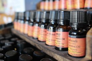 essential oils uses, What is Aromatherapy, using essential oils, therapeutic-grade essential oils, body, mind and spirit, 